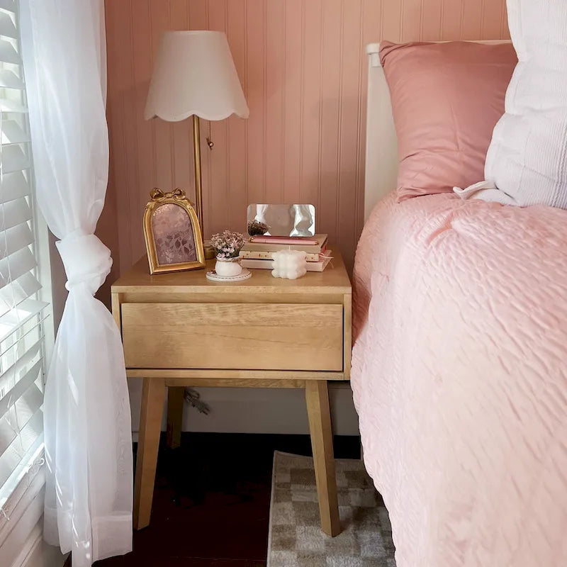 Table de chevet scandinave avec tiroir